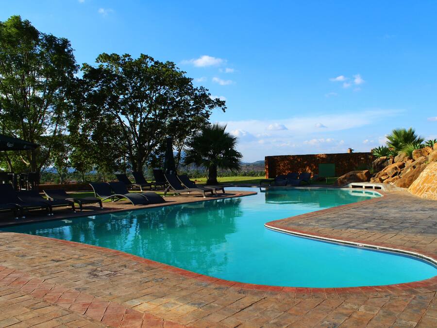 Außenpool, geöffnet von 06:00 Uhr bis 17:30 Uhr, Liegestühle