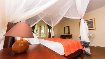 Casa de campo | Escrivaninha, Wi-Fi de cortesia, roupa de cama