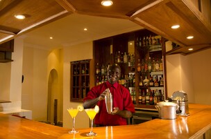 2 bares/lounges