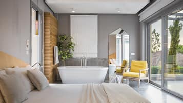 Honeymoon Suite | 1 bedroom, in-room safe, desk, laptop workspace