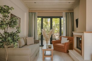 家庭套房, 1 间卧室, 壁炉 | 起居区 | 32-英寸LED 电视 （配备有线频道）、电视