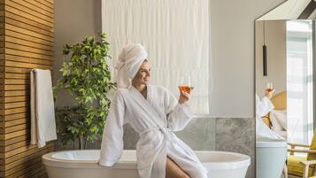 Suite Lune de Miel | 1 chambre, coffres-forts dans les chambres, bureau