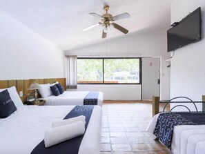 Family Room | In-room safe, free WiFi, bed sheets - Hotel Cotlamani (Jalcomulco)