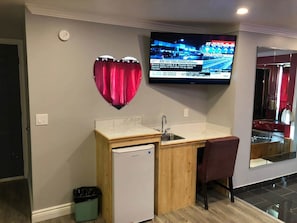 Memory foam beds, free WiFi, bed sheets