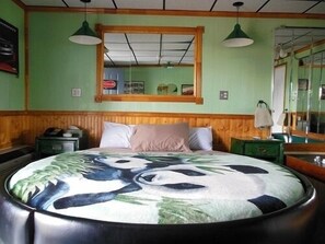 Memory foam beds, free WiFi, bed sheets - Motor court Motel (London)