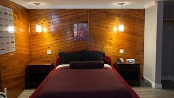 Superior Suite, 1 Queen Bed, Hot Tub | Memory-foam beds, free WiFi, bed sheets