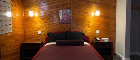 Superior Suite, 1 Queen Bed, Hot Tub | Memory foam beds, free WiFi, bed sheets