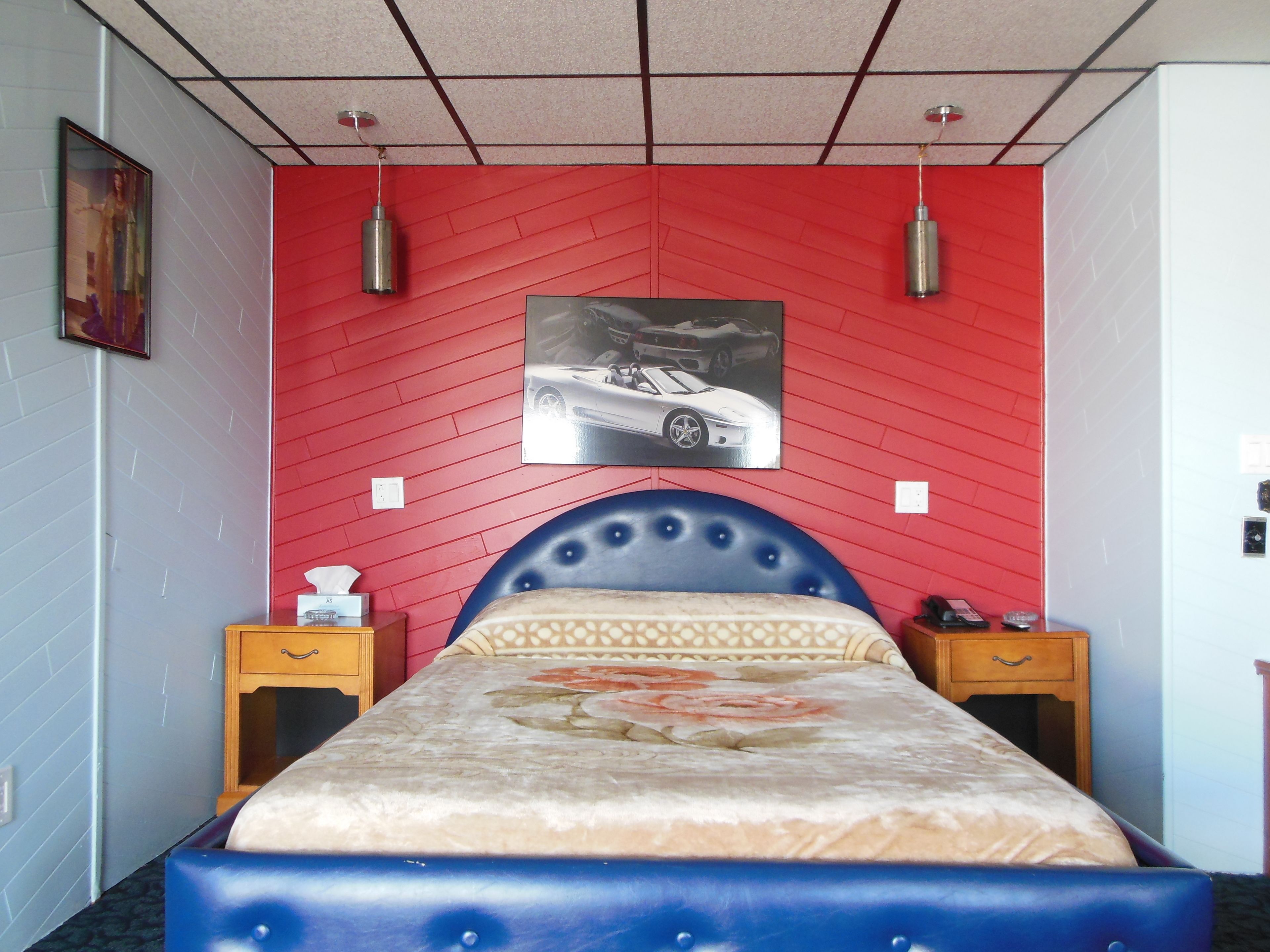 Memory foam beds, free WiFi, bed sheets