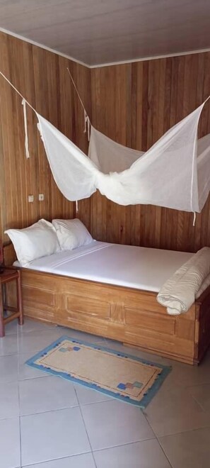 Deluxe Room | Desk, free WiFi