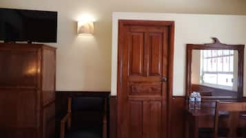 Double Room | Desk, free WiFi