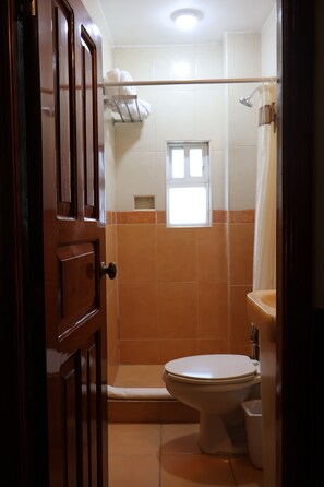 Doppelzimmer | Dusche im Bad