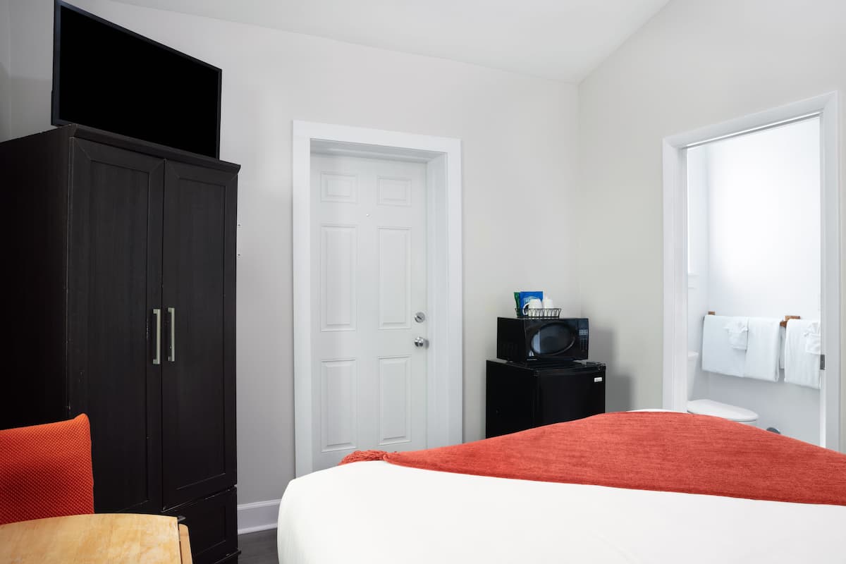 Literie de qualité, couette en duvet, lit avec matelas à plateau-coussin