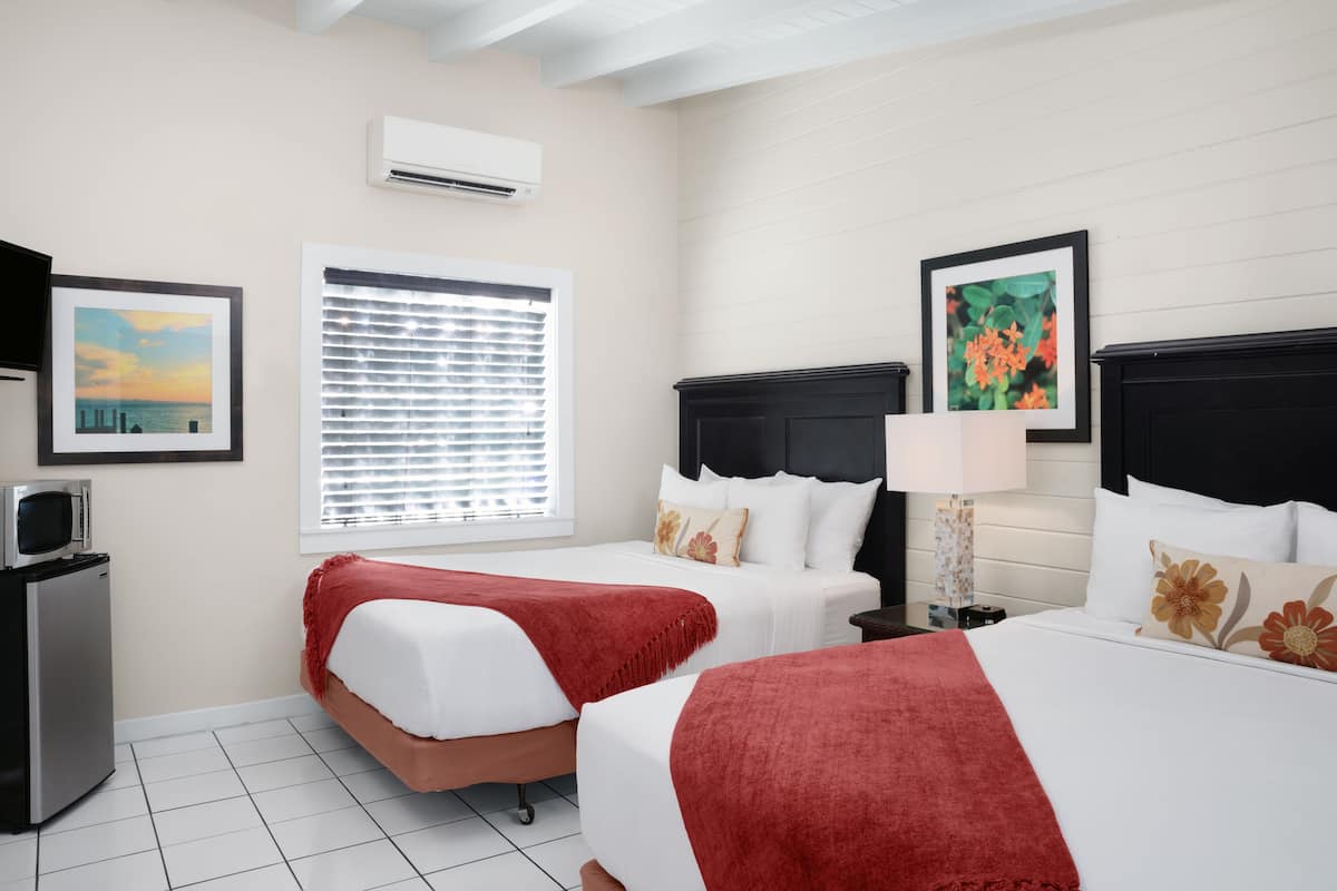 Chambre Standard, 2 grands lits | Literie de qualité, couette en duvet, lit avec matelas à plateau-coussin