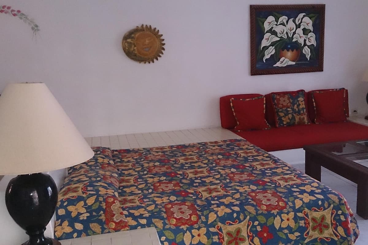 Minibar, in-room safe, free WiFi, bed sheets
