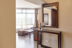 Deluxe Suite | Living area | 32-inch TV with cable channels - OYO 550 East View Hotel (Bacolod)