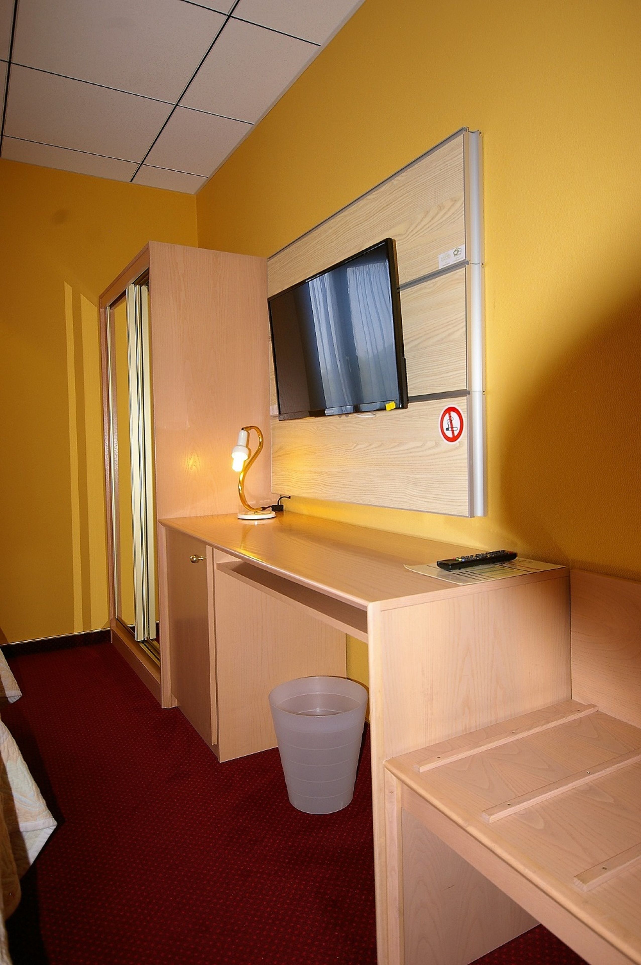 standard double room | room amenity