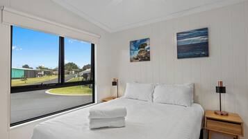 Superior 2 Bedroom Cabin - Sleeps 4