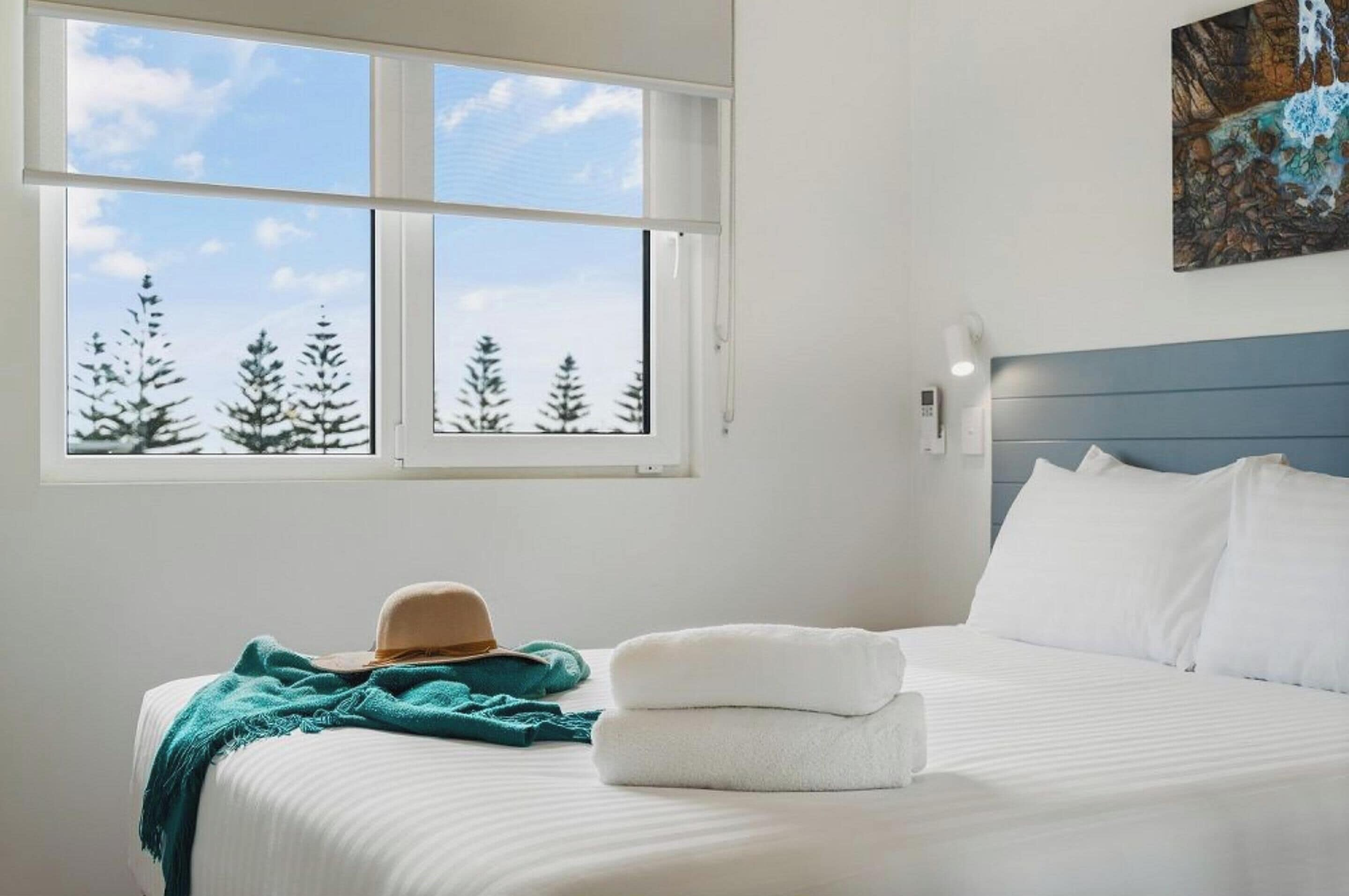 Deluxe 2 Bedroom Cabin (Sleeps 4)