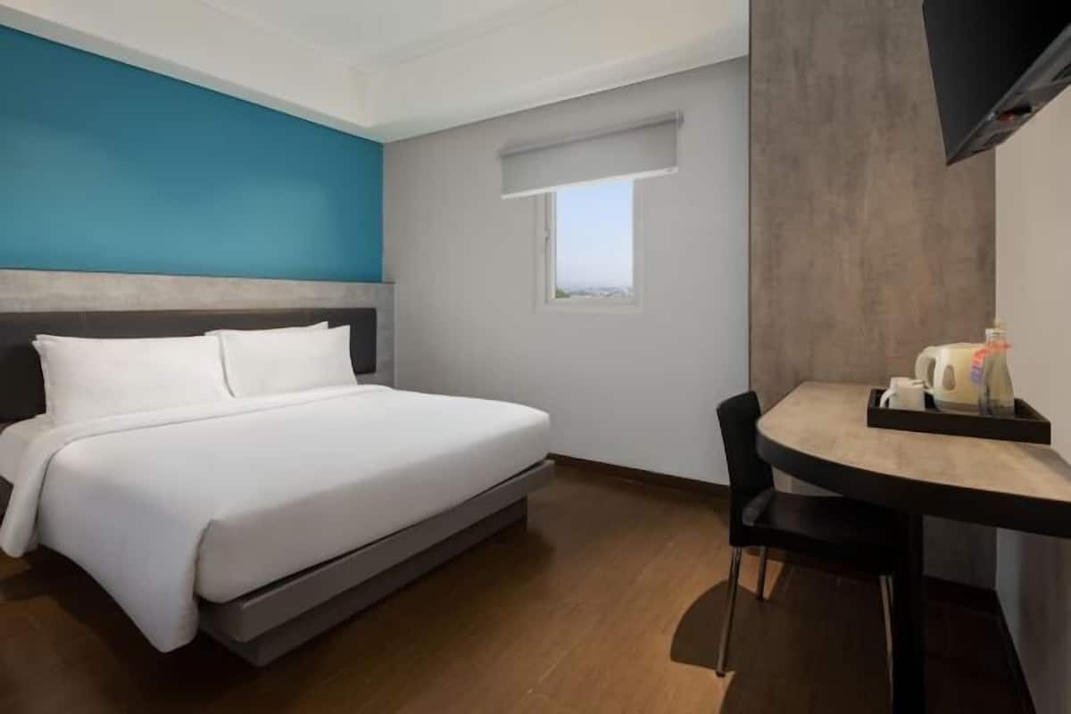 In-room safe, free WiFi, bed sheets