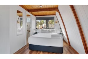 Standard-Ferienhütte (A-Frame) | 2 Schlafzimmer, kostenloses WLAN, Bettwäsche
