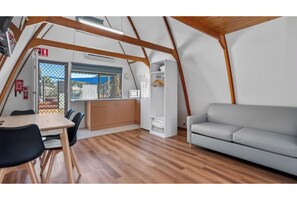 Cabane Standard (A-Frame) | 2 chambres, Wi-Fi gratuit, draps fournis