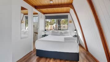 Standard A-Frame Cabin | Free WiFi, bed sheets