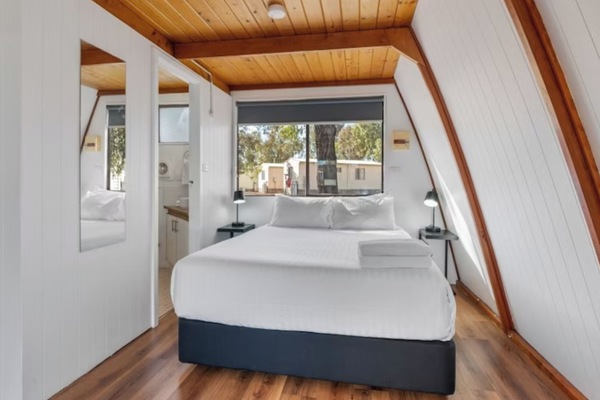 Standard A-Frame Cabin | WiFi (free), bed sheets