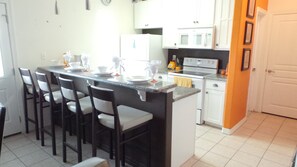 Luxury Condo, 3 Bedrooms (3 Bathroom) | Private kitchen | Full-size fridge, microwave, oven, stovetop