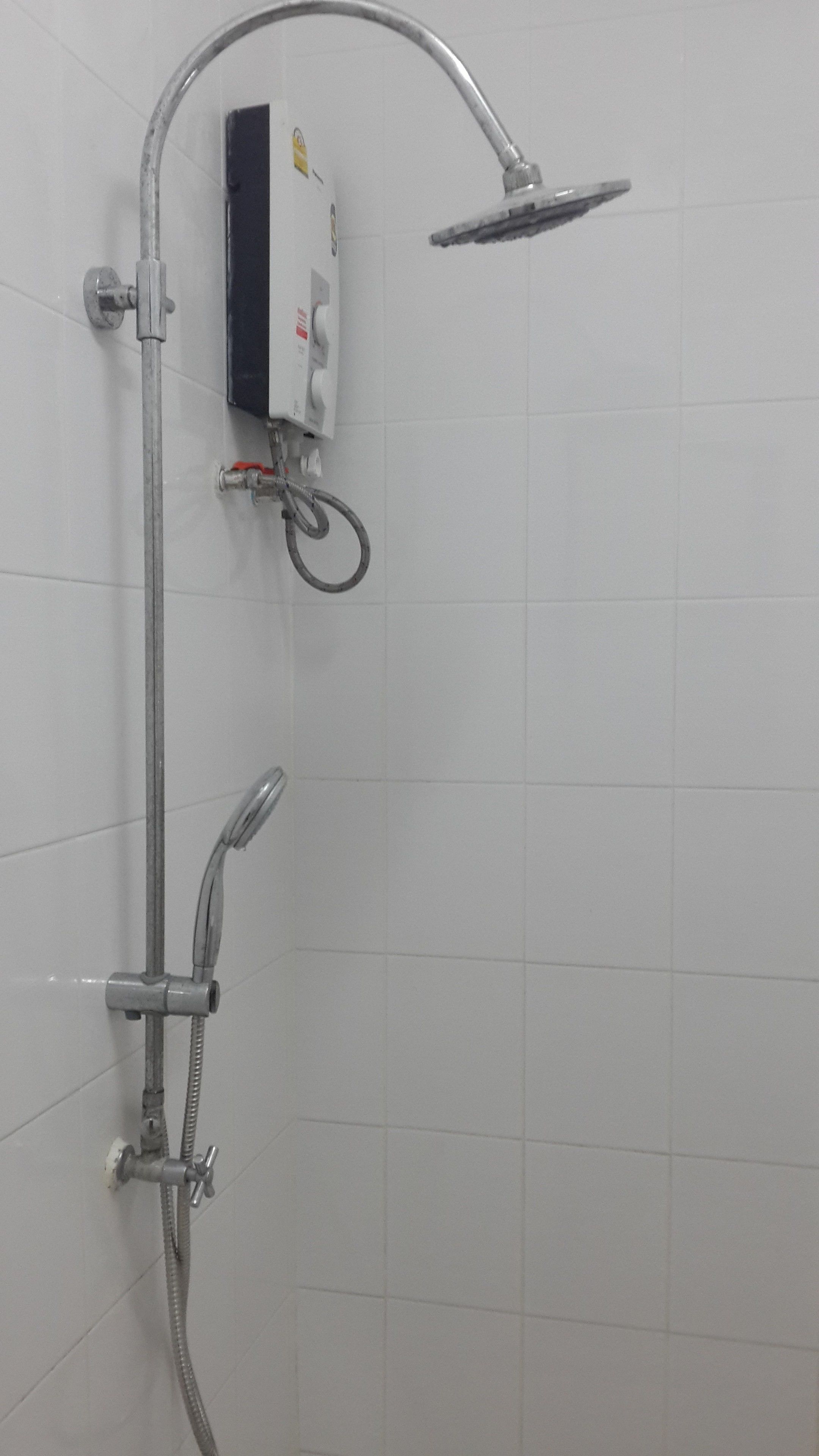 deluxe room | bathroom shower