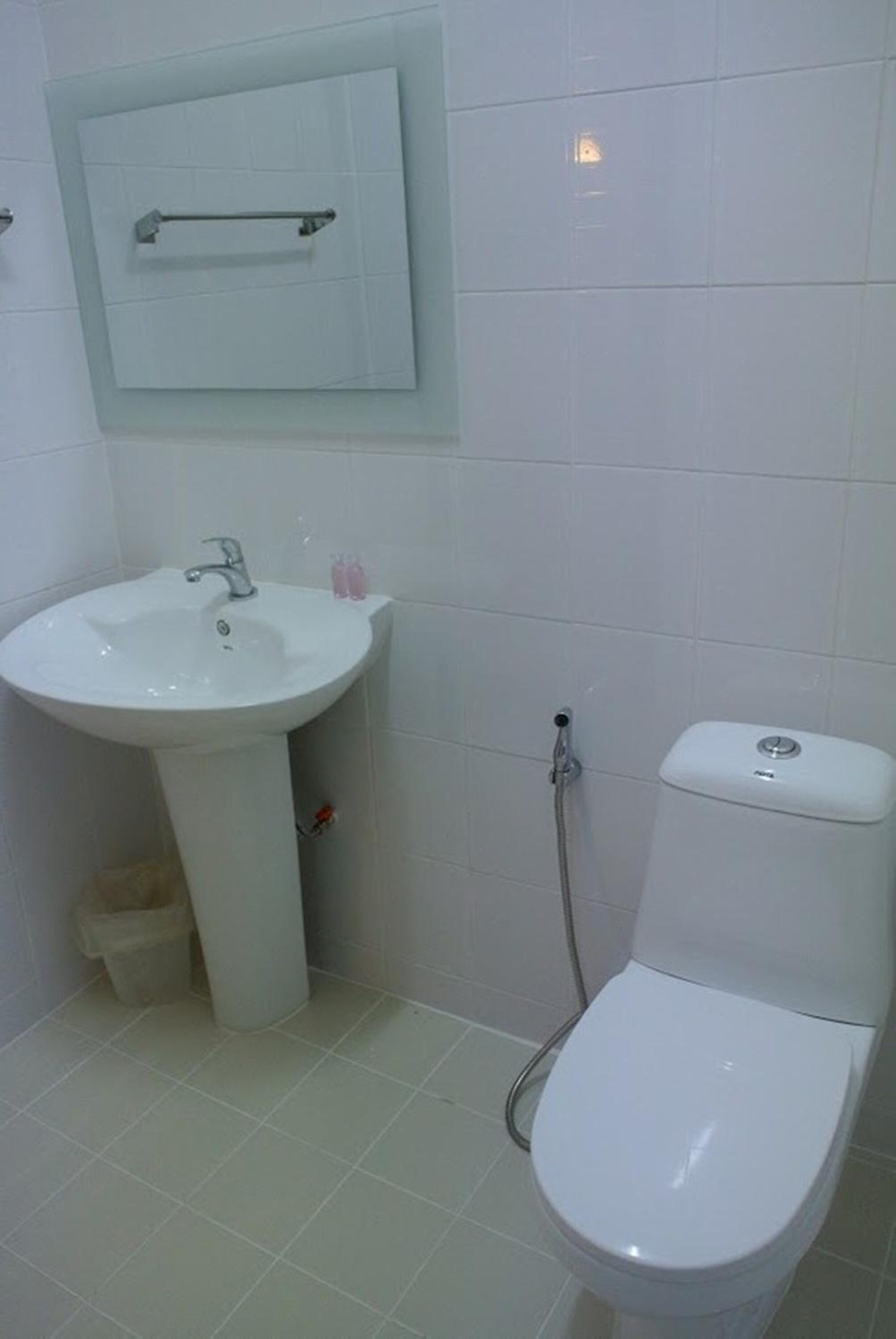 shower, free toiletries, towels