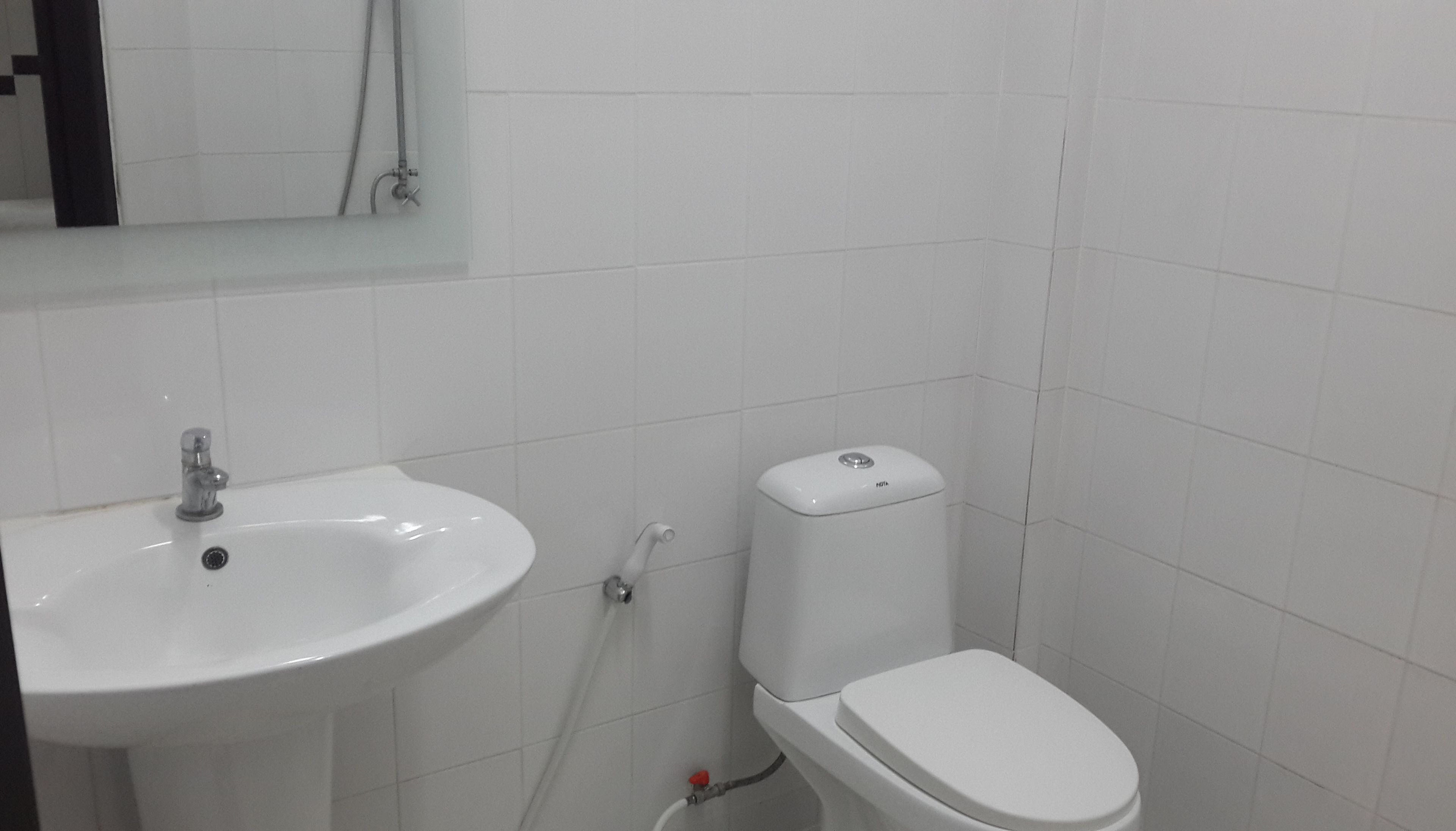 deluxe room | bathroom | shower, free toiletries, towels