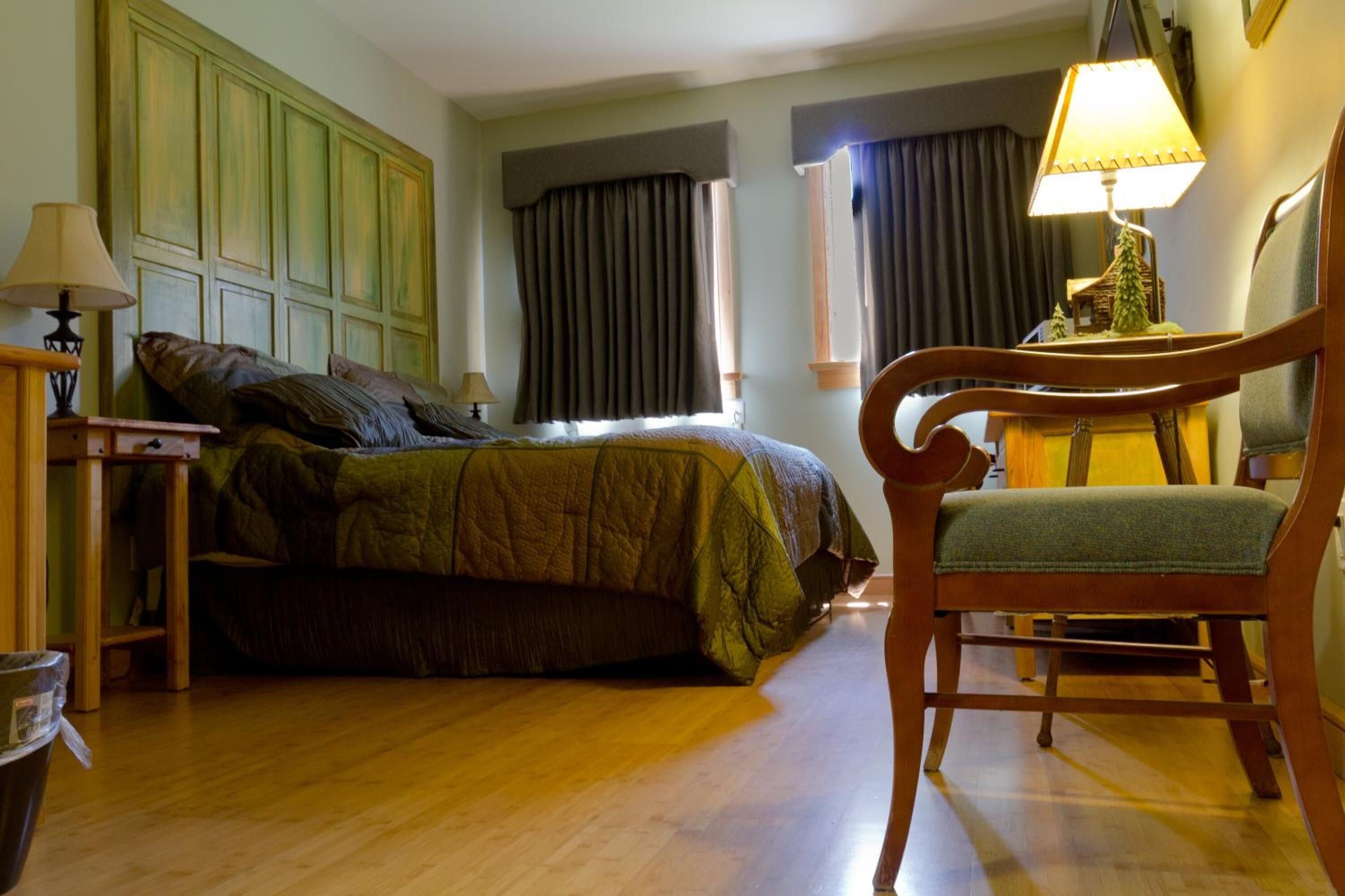 in-room safe, individually decorated, individually furnished, desk