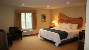 Deluxe Room | In-room safe, individually decorated, individually furnished, desk