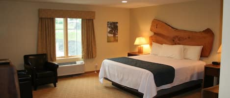 Deluxe Room | In-room safe, individually decorated, individually furnished, desk