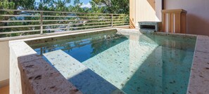 Suite Deluxe, 2 chambres, balcon, vue jardin | Bain à remous privé