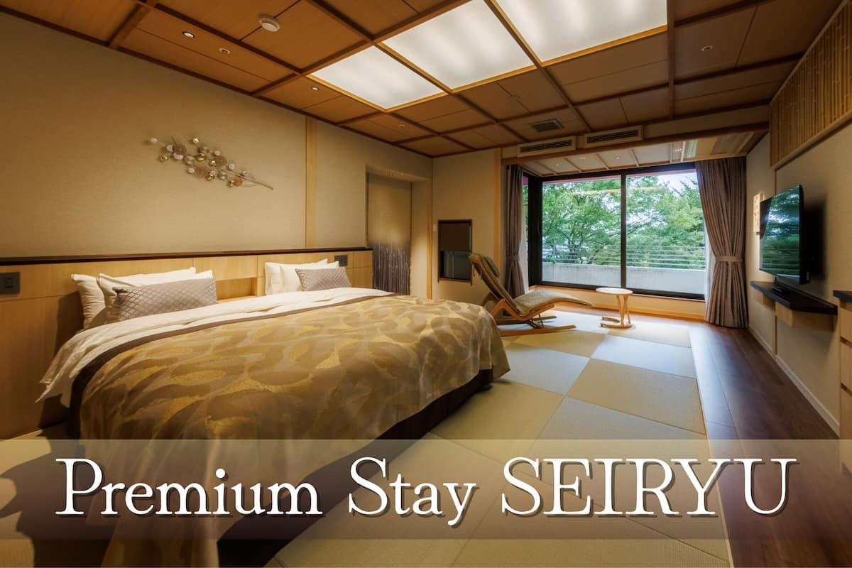 Habitación doble Deluxe, para no fumadores, vista al jardín | Caja de seguridad en la habitación y tabla de planchar con plancha