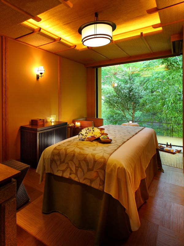 Espace de soins pour les couples, sauna, bain à remous
