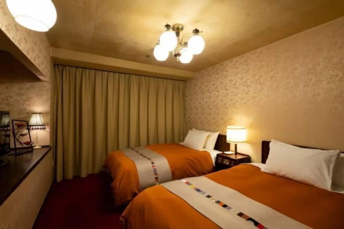 Zimmersafe, Bügeleisen/Bügelbrett, kostenloses WLAN, Bettwäsche