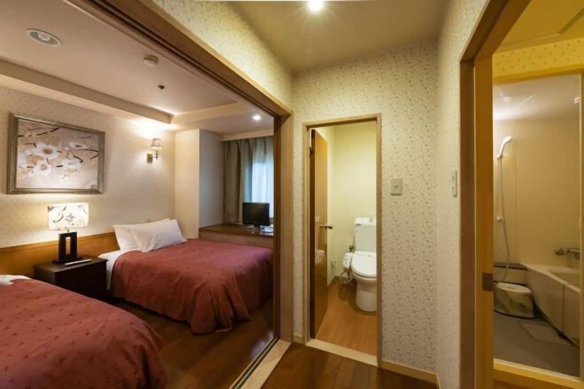 1 bedroom, in-room safe, iron/ironing board, free WiFi