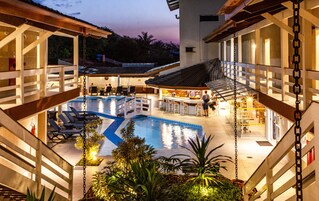 2 piscinas externas, guarda-sóis, espreguiçadeiras
