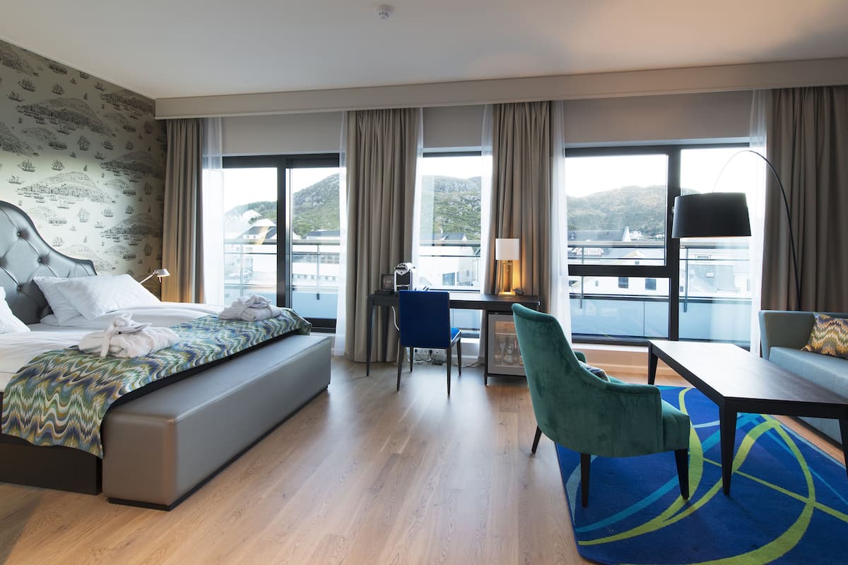 Habitación empresarial | Ropa de cama hipoalergénica, camas con pillow-top y minibar
