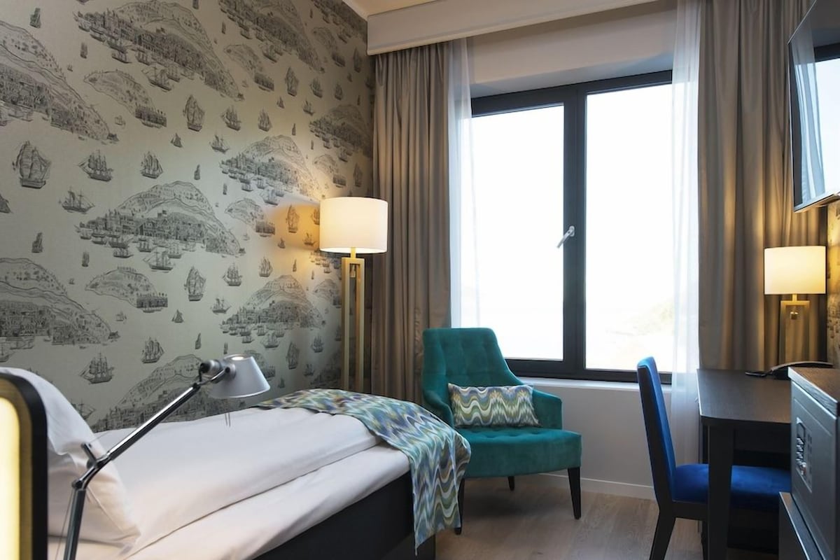 Minibar, in-room safe, desk, cribs (surcharge)