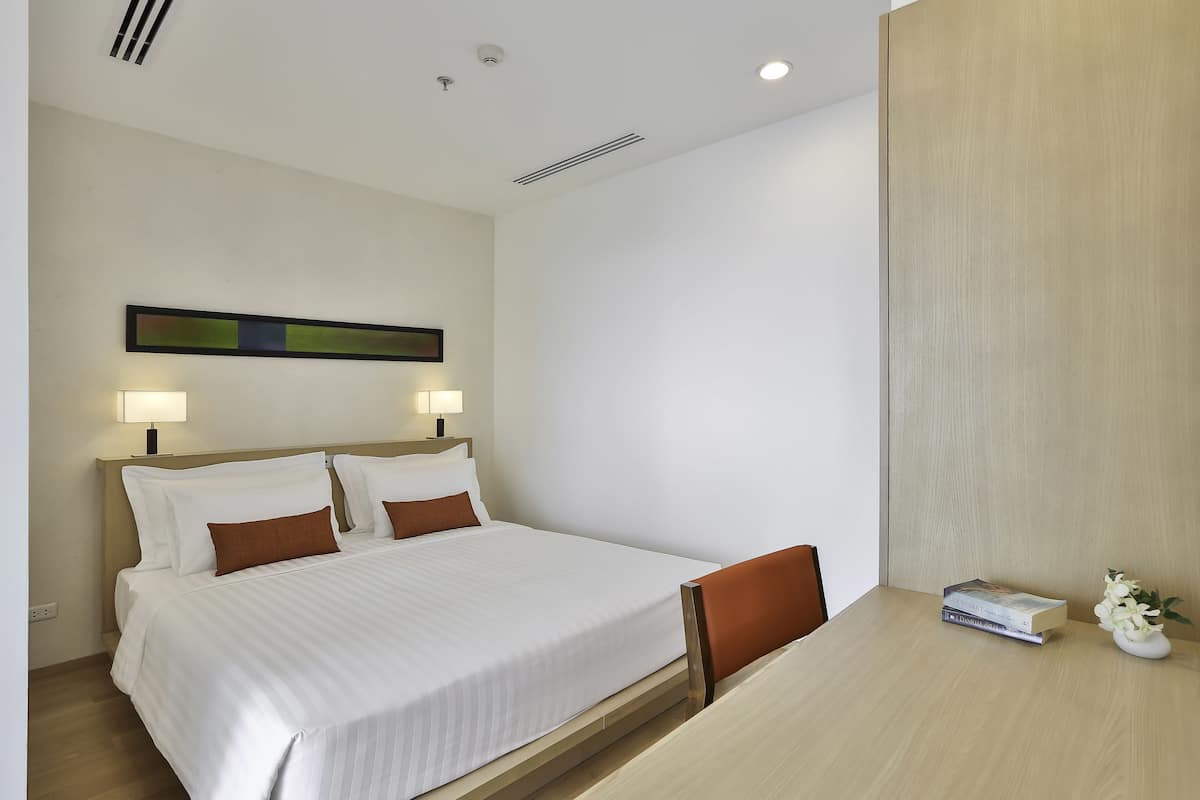 Minibar, in-room safe, desk, free WiFi