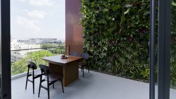 Three Bedroom Duplex Penthouse with Bathtub | Terassi/patio