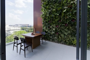 Three Bedroom Duplex Penthouse with Bathtub | Terrace/patio - Eastin Tan Hotel Chiang Mai (Chiang Mai)