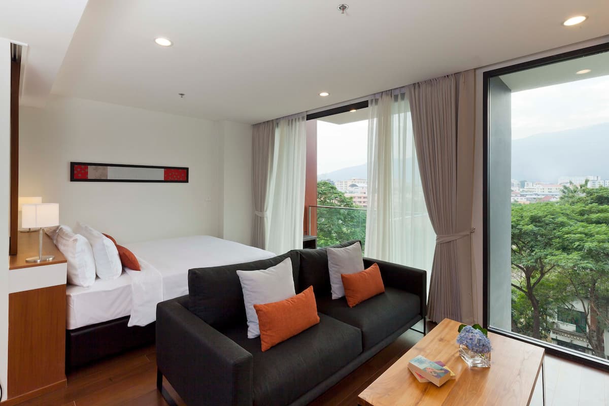 Minibar, in-room safe, desk, free WiFi