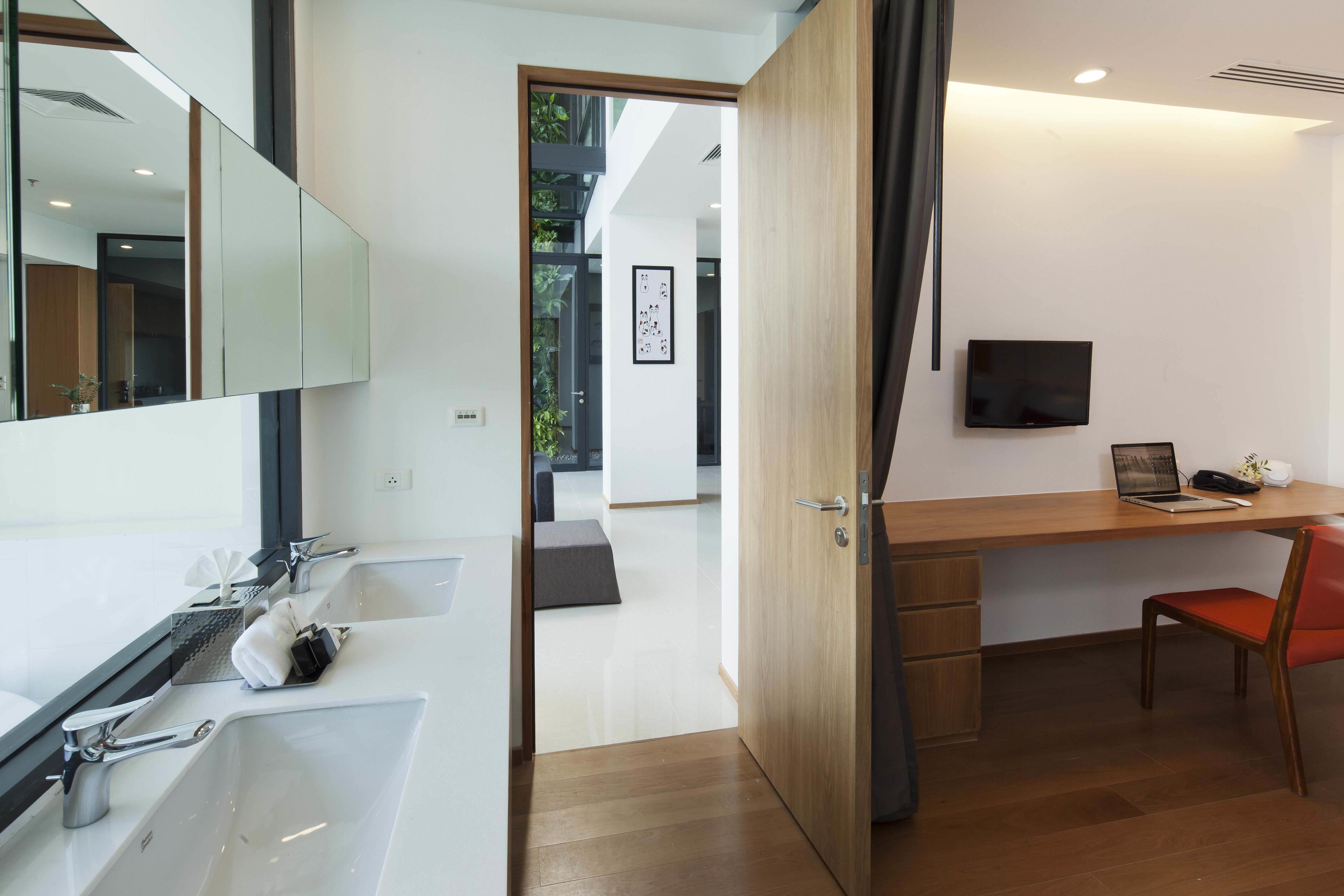 three bedroom duplex penthouse with bathtub | bathroom sink