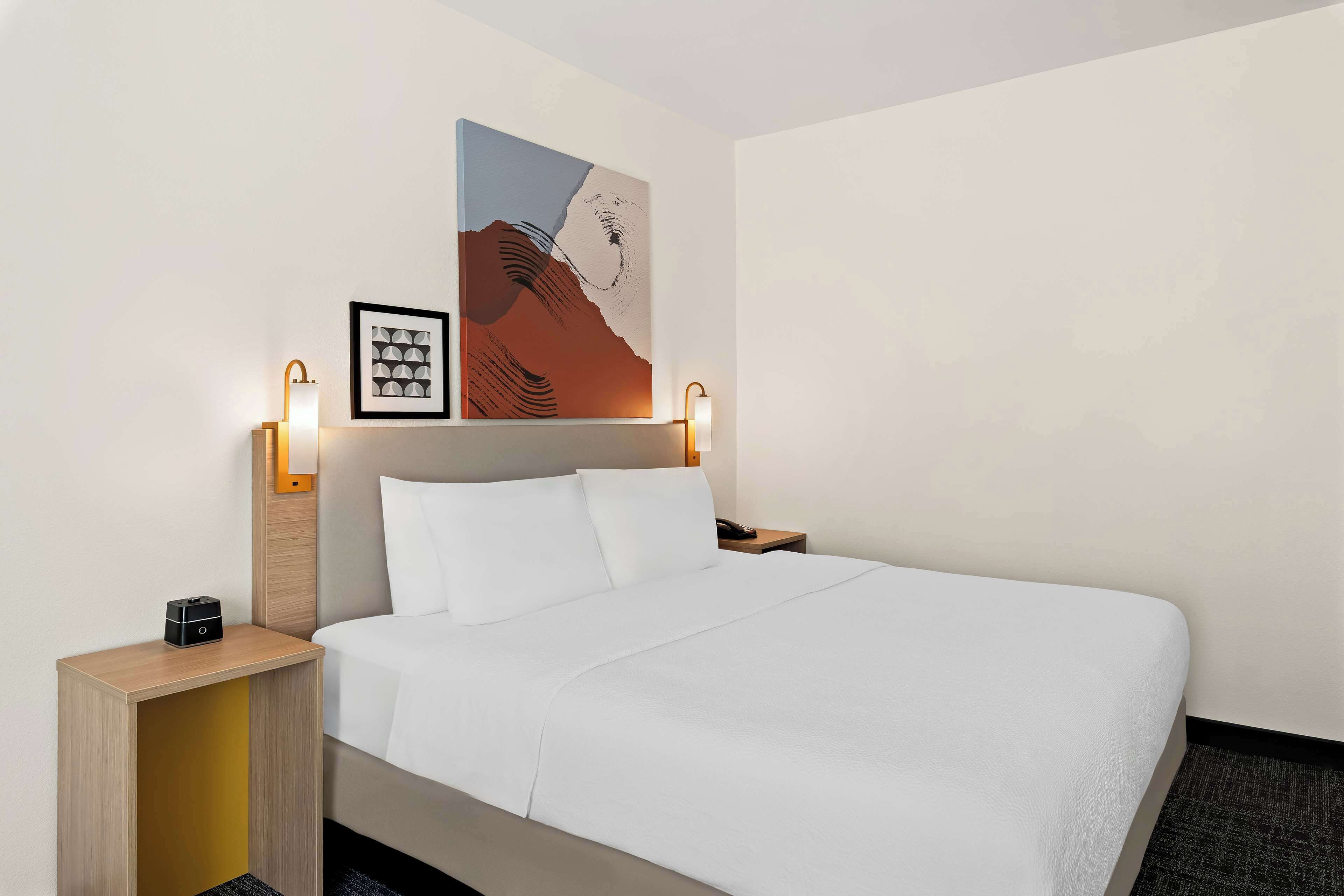 room, 1 king bed | premium bedding, pillow-top beds, desk, laptop workspace