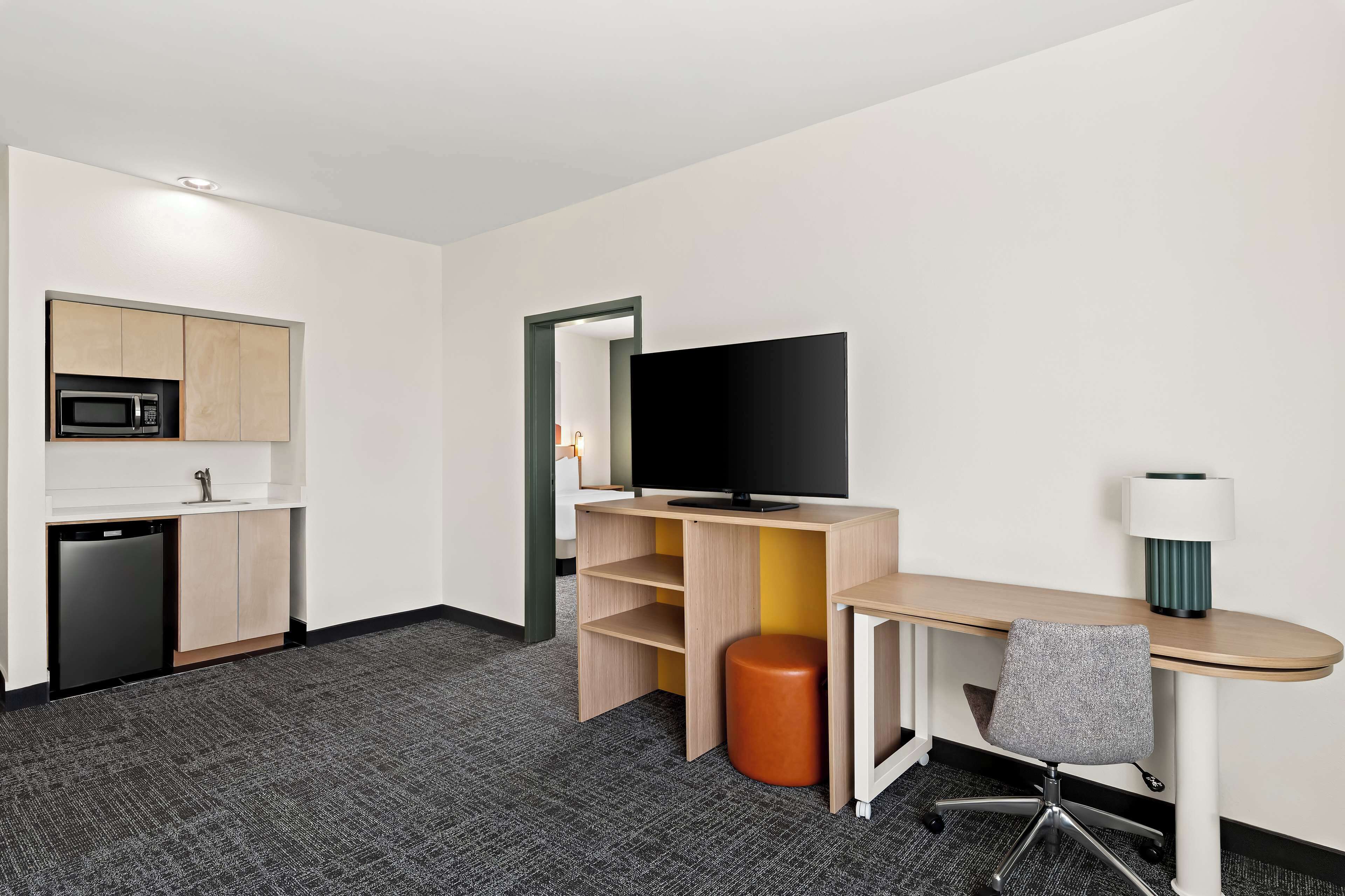 fridge, microwave, coffee/tea maker