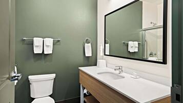 Room, 1 King Bed | Bathroom | Free toiletries, hair dryer, towels